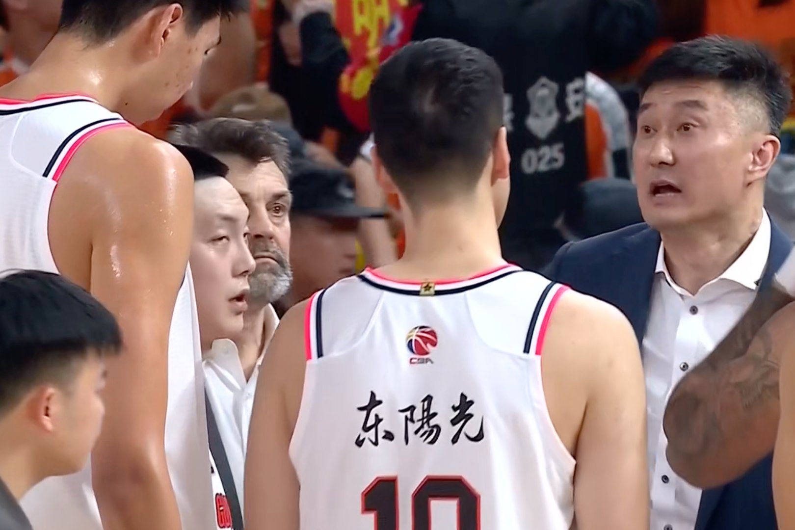 包含训练课后广州队备战法联杯,强势反弹细节流出,形势明朗,阵容厚度经受考验的词条 包含训练课后广州队备战法联杯,强势反弹细节流出,形势明朗,阵容厚度经受考验的词条