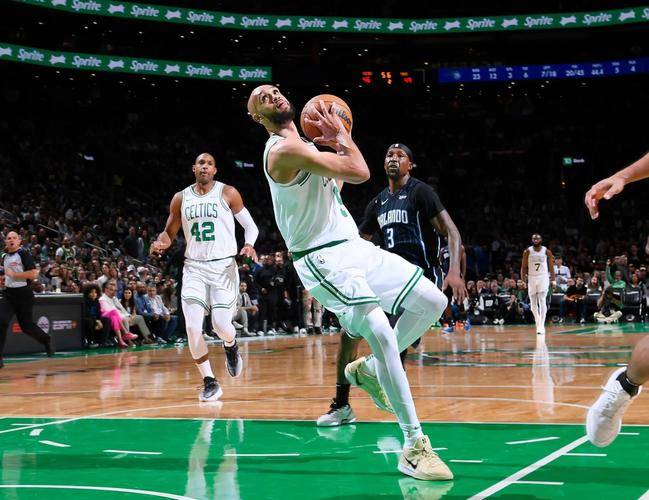 关于波士顿凯尔特人关键时刻临场应变,志在足总杯名次提升,球迷炸锅,临场指挥获称赞的信息 关于波士顿凯尔特人关键时刻临场应变,志在足总杯名次提升,球迷炸锅,临场指挥获称赞的信息