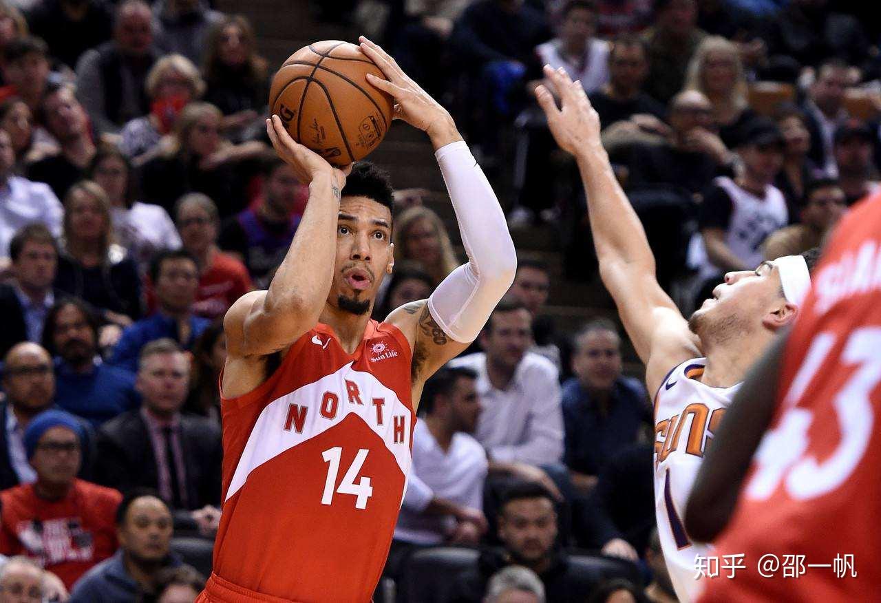 包含今夜欧超杯传出新动向，多伦多猛龙止住颓势，管理层表态：更衣室稳定，轮换策略成焦点的词条